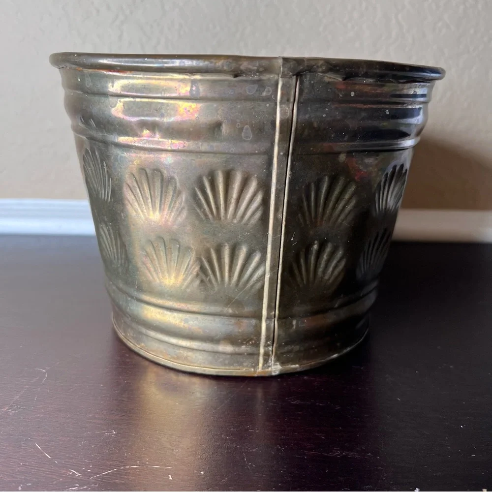 Vintage 1980’s Solid Brass Houseplant Planter / Pot w Seashell / Fan Pattern